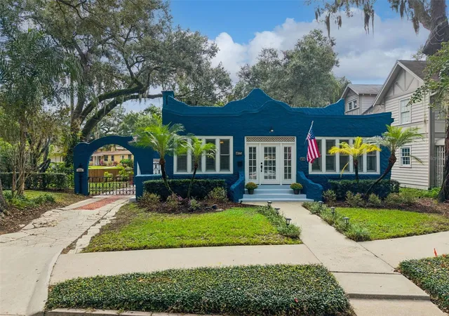 Photo 1 of Single family home for sale at 215 S Lawsona Blvd, Orlando, FL 32801 | MLS# O6446989 | Listing updated on 2026-10-09