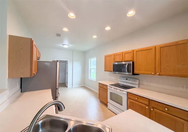 Photo 3 of Single family home for sale at 117 Milestone Dr, Haines City, FL 33844 | MLS# O6446994 | Listing updated on 2026-10-08