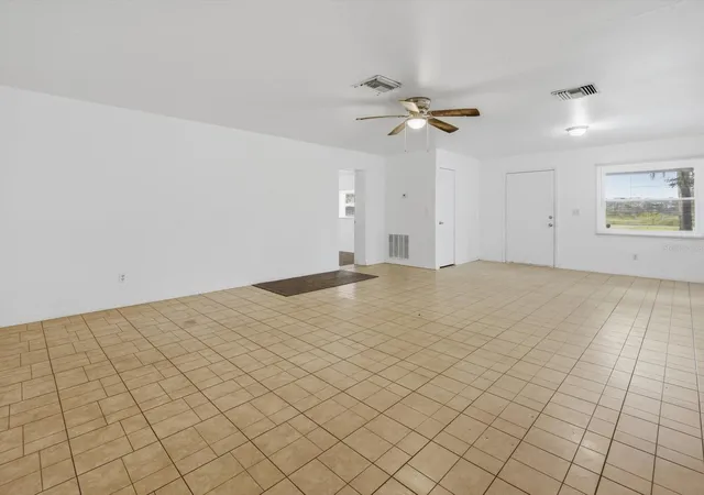 Photo 4 of Single family home for sale at 20145 SE Highway 42, Umatilla, FL 32784 | MLS# O6446998 | Listing updated on 2026-10-04
