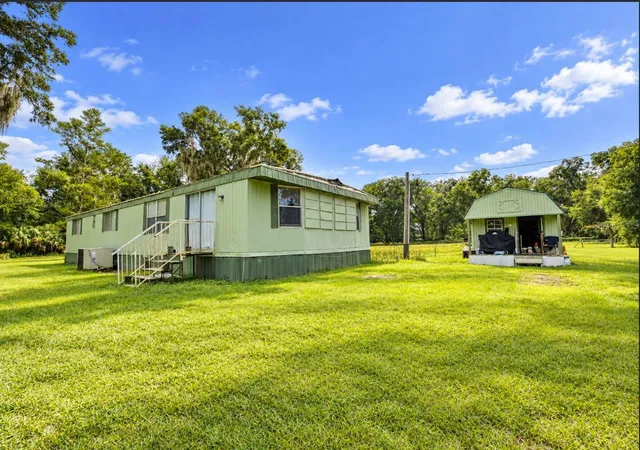 Photo 3 of Manufactured home for sale at 4980 SE 14th Street, Summerfield, FL 34491 | MLS# TB8554594 | Listing updated on 2026-10-13