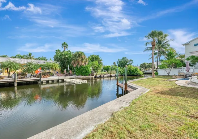 Photo 2 of Single family home for sale at 387 Avenida Milano, Sarasota, FL 34242 | MLS# A4708379 | Listing updated on 2026-10-07
