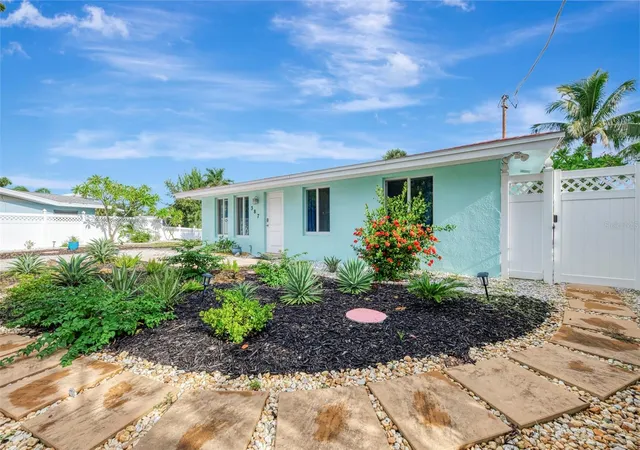 Photo 4 of Single family home for sale at 387 Avenida Milano, Sarasota, FL 34242 | MLS# A4708379 | Listing updated on 2026-10-07
