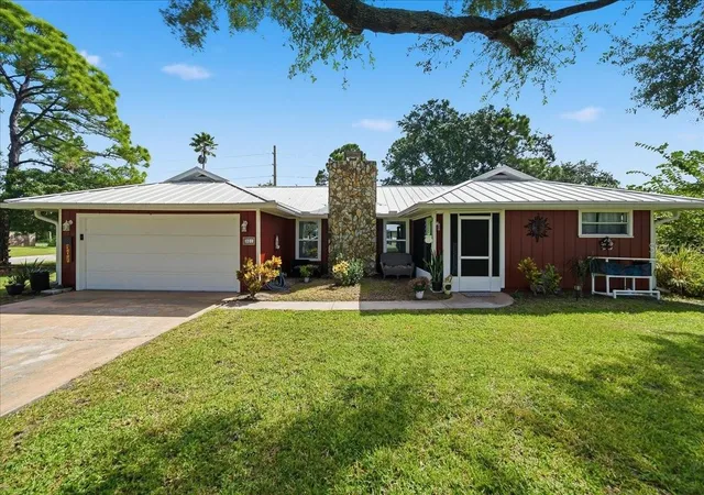 Photo 1 of Single family home for sale at 301 Columbus St, Sebastian, FL 32958 | MLS# S5158817 | Listing updated on 2026-10-04