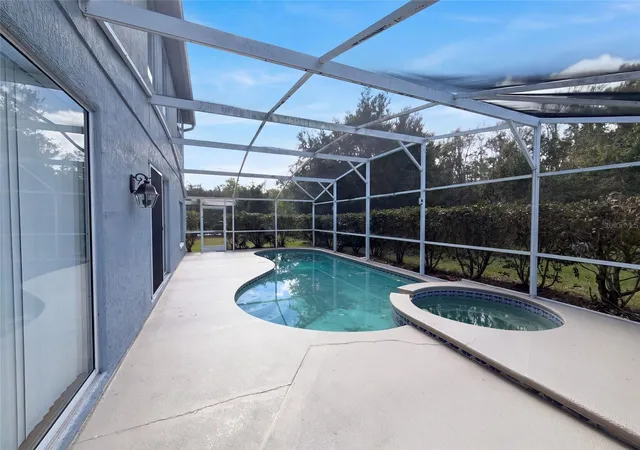 Photo 4 of Single family home for sale at 2541 Jasmine Tr Dr, Kissimmee, FL 34758 | MLS# O6447009 | Listing updated on 2026-10-09