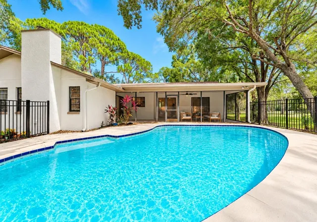 Photo 2 of Single family home for sale at 950 Waverly St, Oldsmar, FL 34677 | MLS# TB8554604 | Listing updated on 2026-10-04