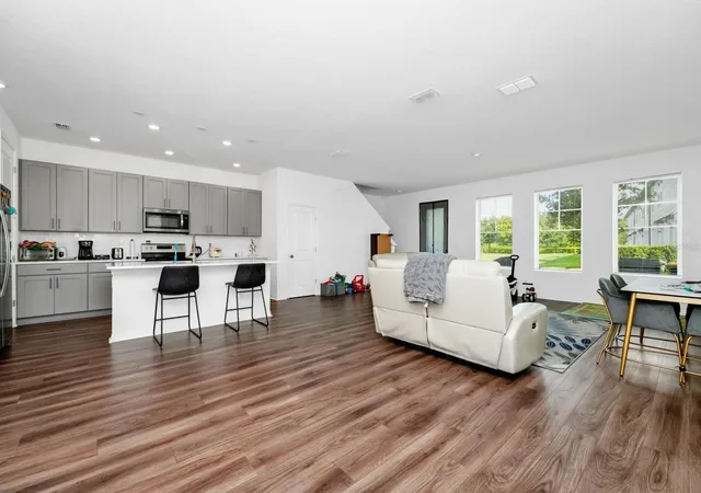 Photo 1 of Townhouse for sale at 812 Benoi Dr, Davenport, FL 33896 | MLS# O6447014 | Listing updated on 2026-10-03