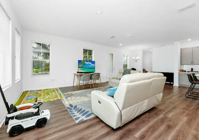 Photo 2 of Townhouse for sale at 812 Benoi Dr, Davenport, FL 33896 | MLS# O6447014 | Listing updated on 2026-10-03