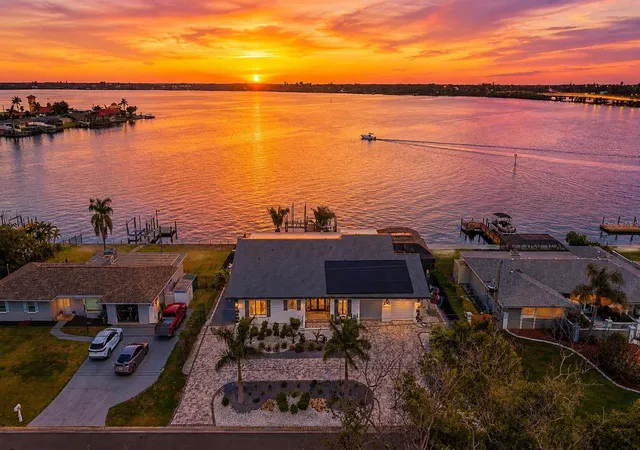 Photo 1 of Single family home for sale at 5207 Bay State Rd, Palmetto, FL 34221 | MLS# TB8554605 | Listing updated on 2026-10-05