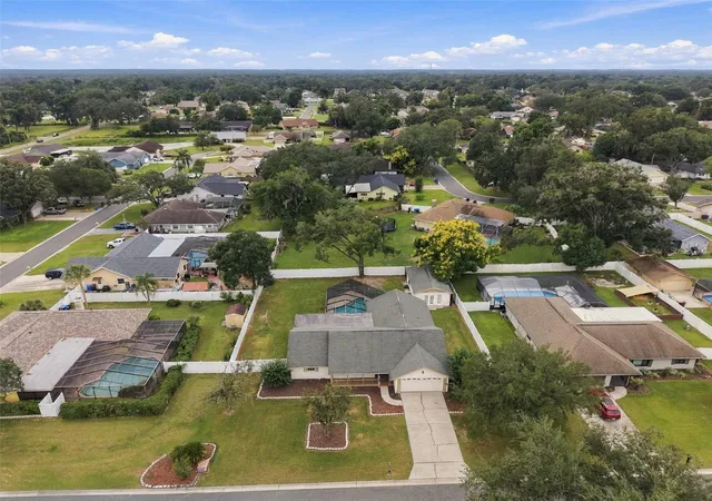 Photo 4 of Single family home for sale at 4534 Mohican Trl, Valrico, FL 33594 | MLS# TB8554607 | Listing updated on 2026-10-06