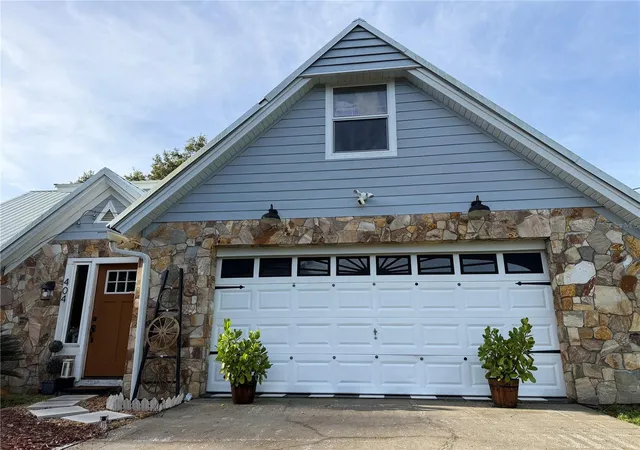 Photo 2 of Single family home for sale at 404 E Welch Rd, Apopka, FL 32712 | MLS# V4951647 | Listing updated on 2026-10-03