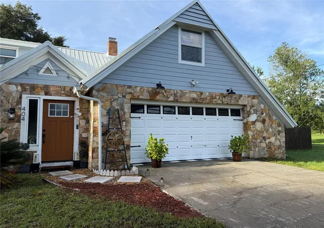Photo 1 of Single family home for sale at 404 E Welch Rd, Apopka, FL 32712 | MLS# V4951647 | Listing updated on 2026-10-03