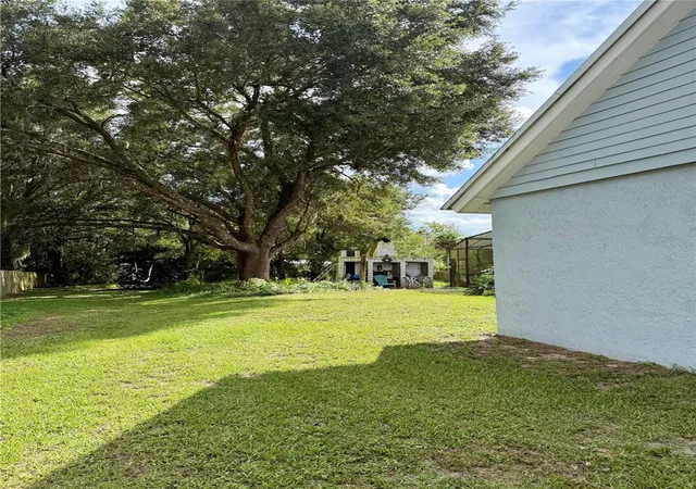 Photo 3 of Single family home for sale at 404 E Welch Rd, Apopka, FL 32712 | MLS# V4951647 | Listing updated on 2026-10-03