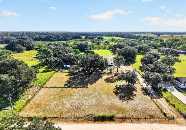 Photo 2 of Manufactured home for sale at 16923 Sw 17th Circle, Ocala, FL 34473 | MLS# OM733404 | Listing updated on 2026-10-04