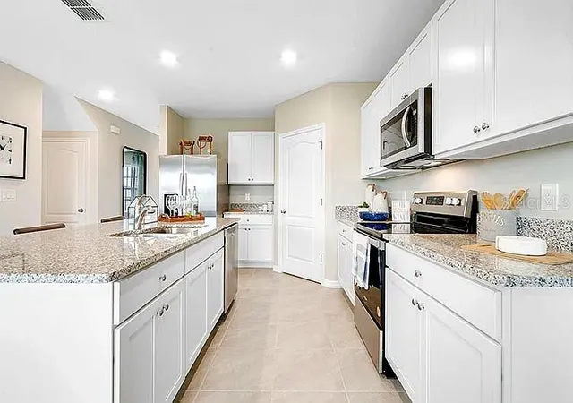 Photo 4 of Single family home for sale at 2030 Maple Ridge Dr, Zellwood, FL 32798 | MLS# O6447025 | Listing updated on 2026-10-08