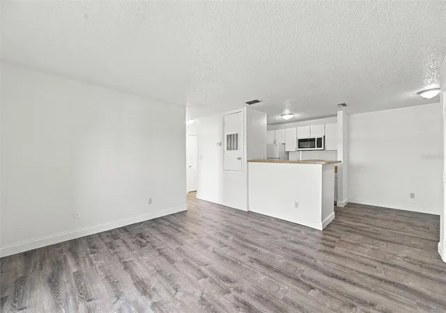 Photo 3 of Condo for sale at 1400 Gandy Blvd N #416, Saint Petersburg, FL 33702 | MLS# TB8554617 | Listing updated on 2026-10-04