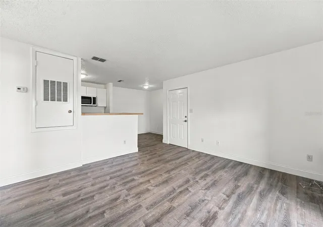 Photo 4 of Condo for sale at 1400 Gandy Blvd N #416, Saint Petersburg, FL 33702 | MLS# TB8554617 | Listing updated on 2026-10-04
