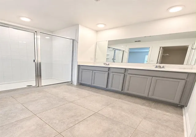 Photo 4 of Single family home for sale at 285 Pineywoods St, Saint Cloud, FL 34772 | MLS# O6447028 | Listing updated on 2026-10-18