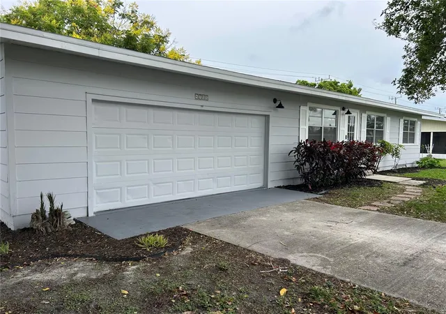 Photo 3 of Single family home for sale at 4708 Park Acres Dr, Bradenton, FL 34207 | MLS# A4708392 | Listing updated on 2026-10-08