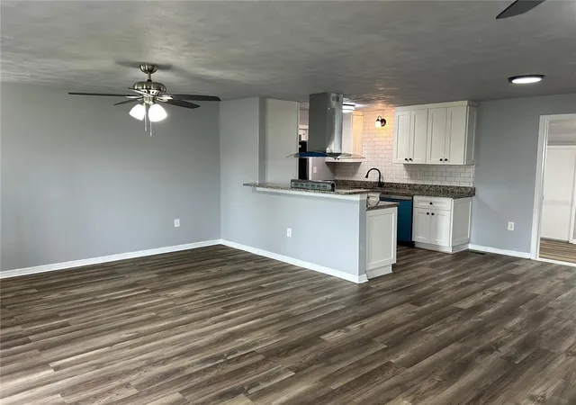Photo 4 of Single family home for sale at 4708 Park Acres Dr, Bradenton, FL 34207 | MLS# A4708392 | Listing updated on 2026-10-08