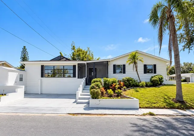 Photo 2 of Single family home for sale at 3708 Holiday Lake Dr, Holiday, FL 34691 | MLS# O6447031 | Listing updated on 2026-10-07