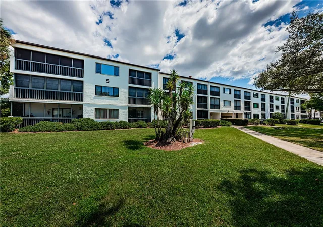Condo for sale at 2591 Countryside Blvd #5106, CLEARWATER, FL 33761 | MLS# TB8554625
