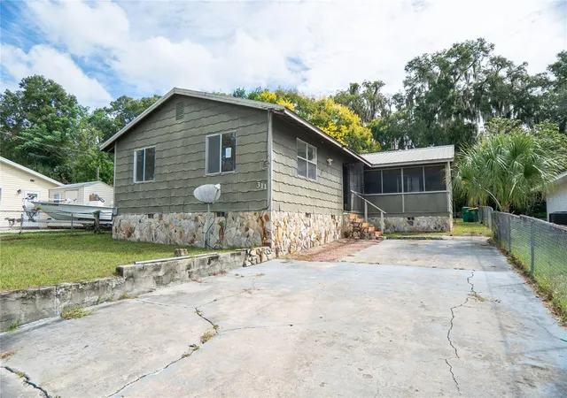 Photo 2 of Single family home for sale at 311 S Thompson Ave, Deland, FL 32720 | MLS# O6447035 | Listing updated on 2026-10-07