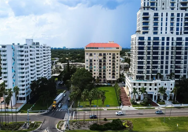 Photo 3 of Condo for sale at 2109 Bayshore Blvd #303, Tampa, FL 33606 | MLS# TB8554631 | Listing updated on 2026-10-03