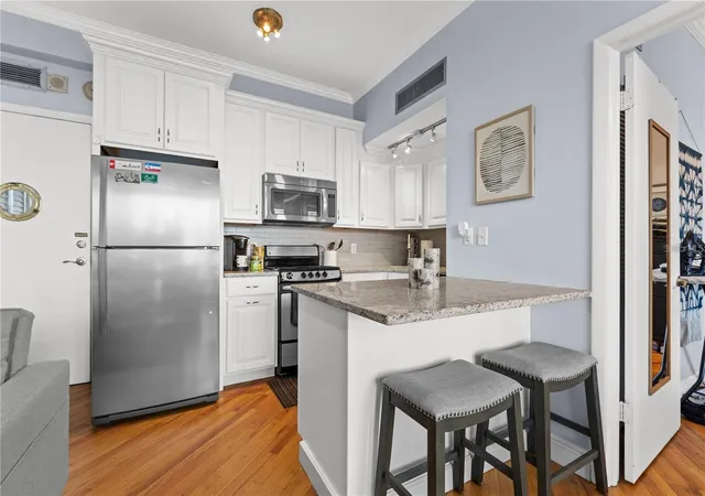 Photo 3 of Condo for sale at 2109 Bayshore Blvd #303, Tampa, FL 33606 | MLS# TB8554631 | Listing updated on 2026-10-03