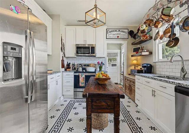 Photo 4 of Single family home for sale at 809 E Flora St, Tampa, FL 33604 | MLS# TB8554632 | Listing updated on 2026-10-09