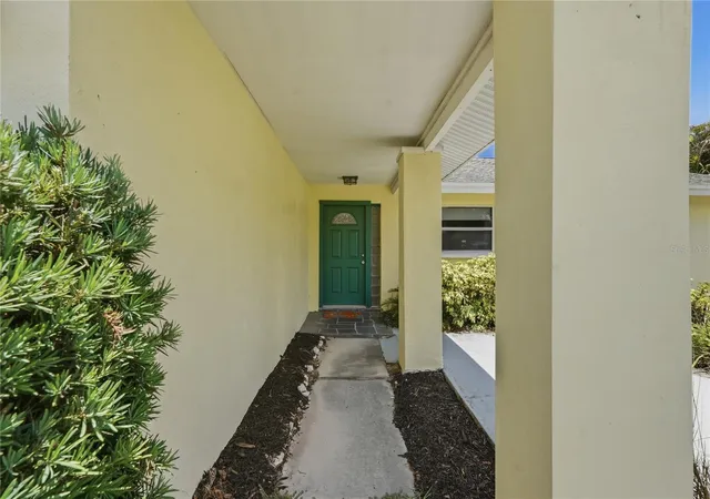 Photo 1 of Single family home for sale at 1634 Dale Cir N, Dunedin, FL 34698 | MLS# TB8554639 | Listing updated on 2026-10-04