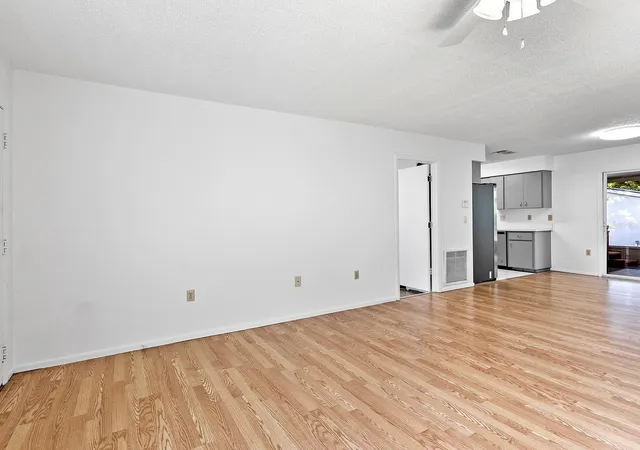 Photo 3 of Single family home for sale at 4260 Bell Ave, Sarasota, FL 34231 | MLS# A4708397 | Listing updated on 2026-10-04