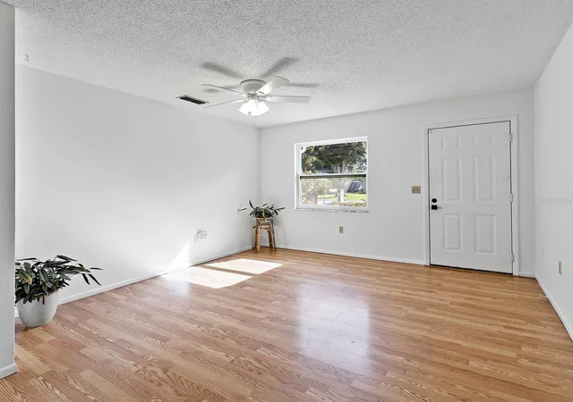 Photo 4 of Single family home for sale at 4260 Bell Ave, Sarasota, FL 34231 | MLS# A4708397 | Listing updated on 2026-10-04