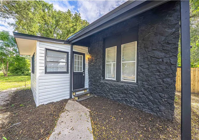 Photo 4 of Single family home for sale at 2331 Westside Dr, Leesburg, FL 34748 | MLS# O6447059 | Listing updated on 2026-10-07