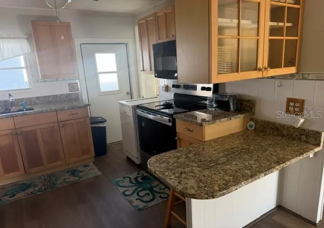Photo 4 of Manufactured home for sale at 125 Park Ave, Venice, FL 34285 | MLS# N6146044 | Listing updated on 2026-10-06