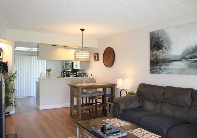 Photo 4 of Condo for sale at 261 Woodlake Wynde #261, Oldsmar, FL 34677 | MLS# TB8554654 | Listing updated on 2026-10-28