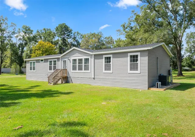 Photo 3 of Manufactured home for sale at 232 Sw Trudy Way, Fort White, FL 32038 | MLS# GC543950 | Listing updated on 2026-10-23