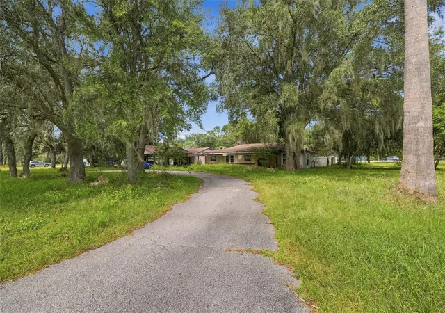 Photo 3 of Single family home for sale at 15499 Oakcrest Cir, Brooksville, FL 34604 | MLS# W7890059 | Listing updated on 2026-10-07