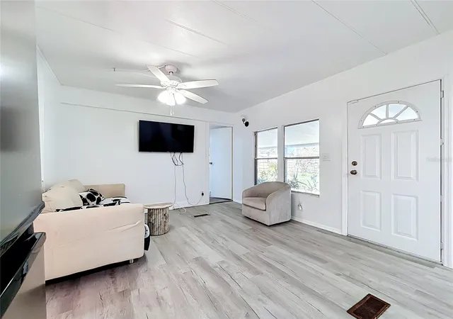 Photo 2 of Manufactured home for sale at 1726 Flint Dr, Auburndale, FL 33823 | MLS# S5158832 | Listing updated on 2026-10-09