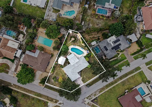Photo 3 of Single family home for sale at 1110 De Narvez Ave, Bradenton, FL 34209 | MLS# A4708404 | Listing updated on 2026-10-05