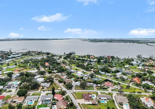 Photo 3 of Single family home for sale at 1110 De Narvez Ave, Bradenton, FL 34209 | MLS# A4708404 | Listing updated on 2026-10-05