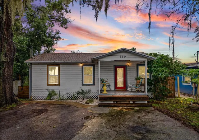 Single family home for sale at 910 E Eskimo Ave, TAMPA, FL 33604 | MLS# TB8554667