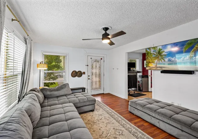 Photo 3 of Single family home for sale at 910 E Eskimo Ave, Tampa, FL 33604 | MLS# TB8554667 | Listing updated on 2026-10-09