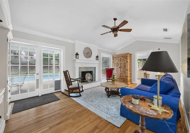 Photo 4 of Single family home for sale at 201 E Sweetwater Crk Dr, Longwood, FL 32779 | MLS# O6447083 | Listing updated on 2026-10-05