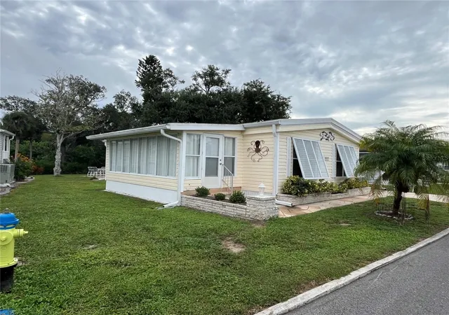 Photo 3 of Manufactured home for sale at 623 Cervina Dr, Venice, FL 34285 | MLS# N6146049 | Listing updated on 2026-10-04