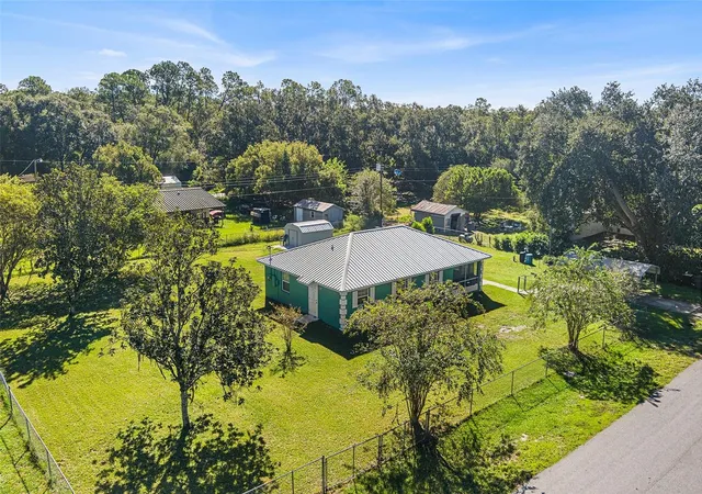 Photo 2 of Single family home for sale at 1703 Oakland Rd W, Lakeland, FL 33801 | MLS# P4940068 | Listing updated on 2026-10-04