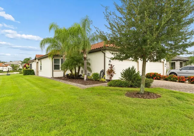 Photo 3 of House for sale at 2324 Springhaven Ln, Bradenton, FL 34211 | MLS# A4708416 | Listing updated on 2026-10-08
