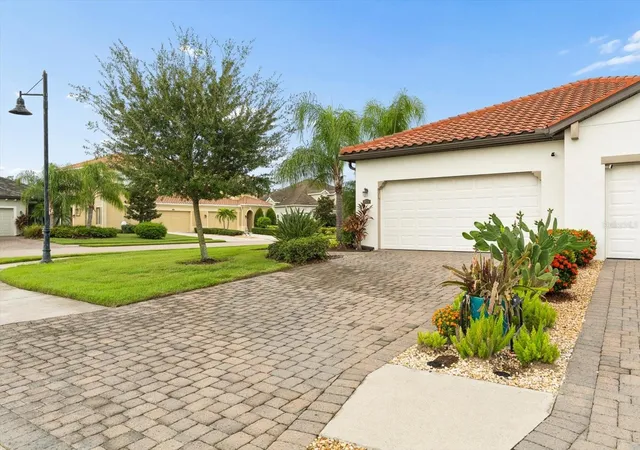 Photo 4 of House for sale at 2324 Springhaven Ln, Bradenton, FL 34211 | MLS# A4708416 | Listing updated on 2026-10-08