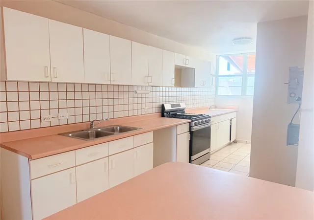 Photo 3 of Condo for sale at Cond Lago Playa Calle Coral #1912, Toa Baja, PR 00949 | MLS# PR9124698 | Listing updated on 2026-10-04