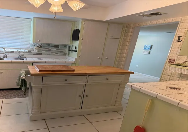 Photo 2 of House for sale at 1807 University Pl #151, Sarasota, FL 34235 | MLS# TB8554698 | Listing updated on 2026-10-04