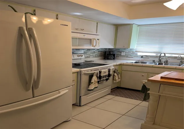 Photo 3 of House for sale at 1807 University Pl #151, Sarasota, FL 34235 | MLS# TB8554698 | Listing updated on 2026-10-04
